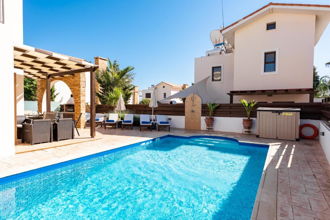 Villa Iris By Ezoria Villas Aya Napa Dış mekan fotoğraf
