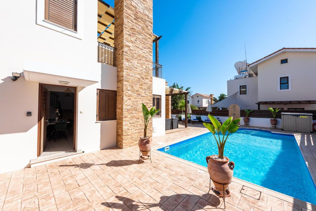 Villa Iris By Ezoria Villas Aya Napa Dış mekan fotoğraf